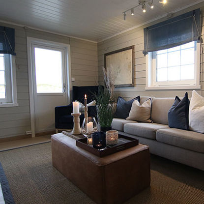 1700-talls liftgardin, roll-up, sort skinn, natur snor