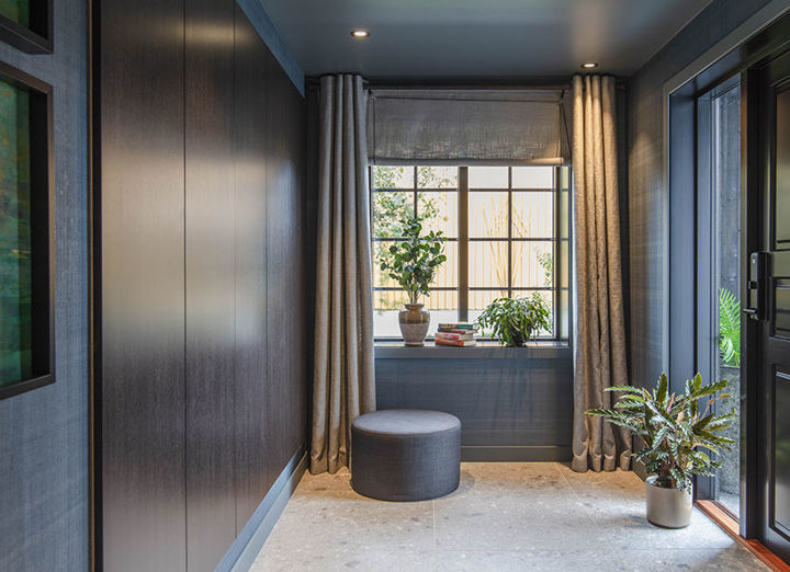 1700-talls liftgardin, roll-up med sort snor og skinnstropper og glassringer