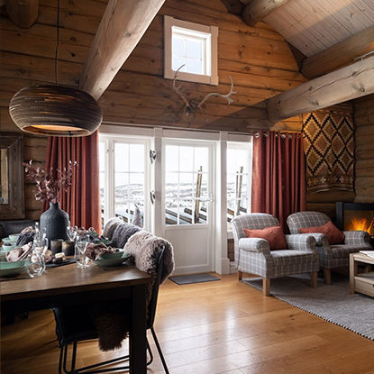 Gardinhøyde med stålmaljer