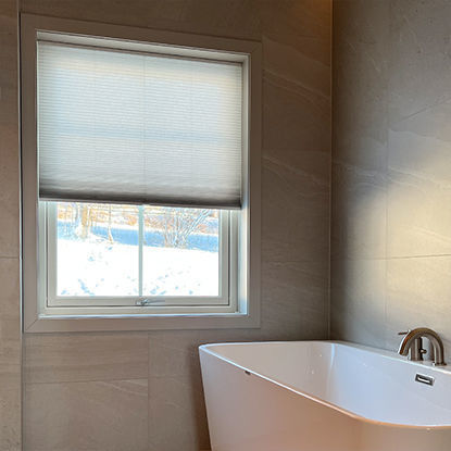 Duo-plisségardin, håndbetjent topphengt