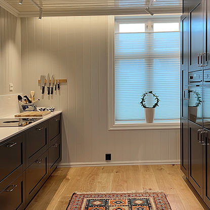 Duo-plisségardin, håndbetjent topphengt