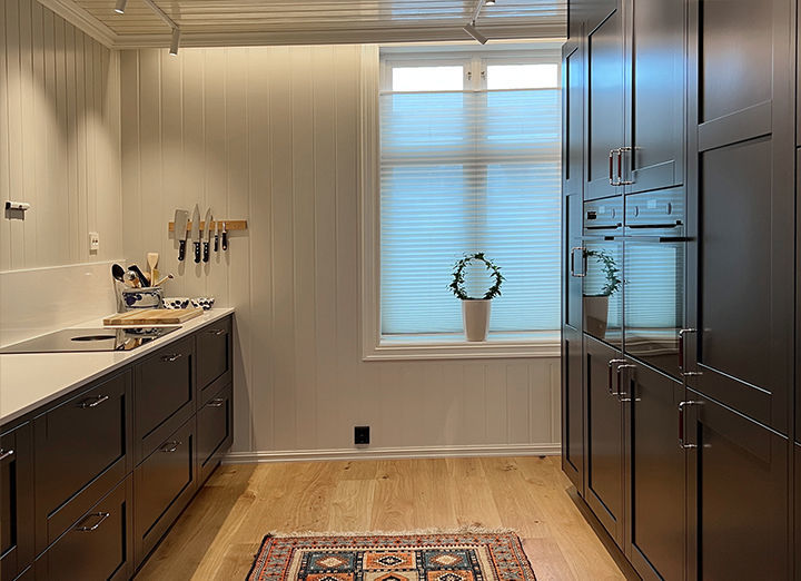 Duo-plisségardin, håndbetjent topphengt