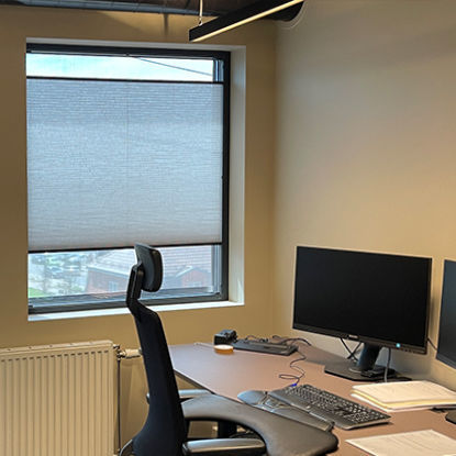 Duo-plisségardin, håndbetjent topphengt